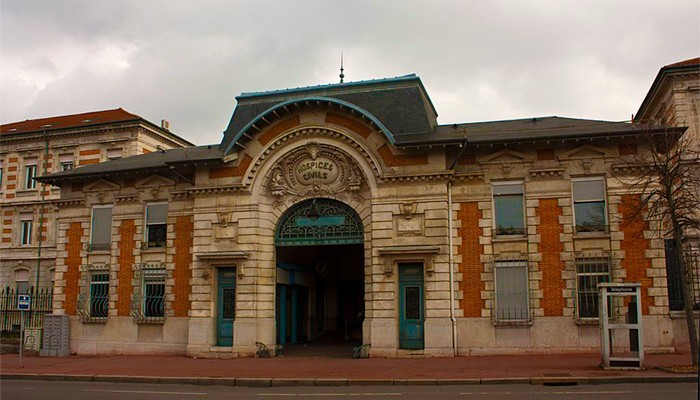 Hopital Bellevue - Saint-Etienne - Daniel VILLAFRUELA, CC BY-SA 3.0, via Wikimedia Commons