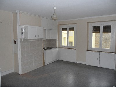 LOCAL COMMERCIAL A LOUER - ST ETIENNE CENTRE VILLE - 50 m2 - 160€ HC et HT par mois