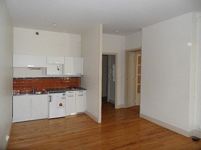 APPARTEMENT T2 A LOUER - ST ETIENNE CENTRE VILLE - 50.3 m2 - 420�&euro; charges comprises par mois