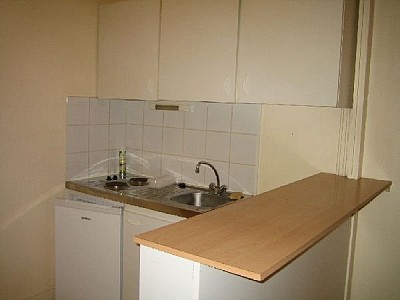 APPARTEMENT T1 A LOUER - ST ETIENNE FAURIEL - 37.58 m2 - 320 &euro; charges comprises par mois