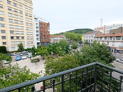 APPARTEMENT T4 A LOUER - ST ETIENNE CENTRE VILLE - 101.81 m2 - 980 € charges comprises par mois