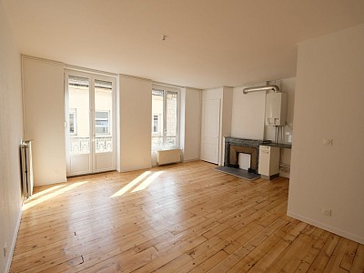 APPARTEMENT T3 A LOUER - ST ETIENNE CENTRE VILLE - 55.78 m2 - 540€ charges comprises par mois