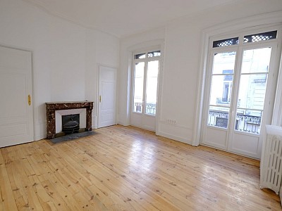 APPARTEMENT T3 A LOUER - ST ETIENNE CENTRE VILLE - 65.61 m2 - 560 &euro; charges comprises par mois