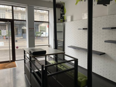 LOCAL COMMERCIAL A LOUER - ST ETIENNE CENTRE VILLE - 59 m2 - 550 € HC par mois