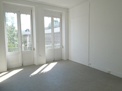 APPARTEMENT T2 A LOUER - ST ETIENNE CENTRE VILLE - 57.34 m2 - 444 &euro; charges comprises par mois
