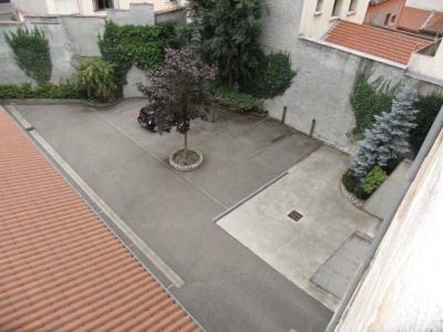 PARKING EXTERIEUR A LOUER - ST ETIENNE CENTRE VILLE - 75 &euro; charges comprises par mois