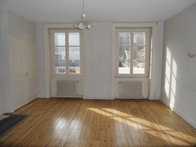 APPARTEMENT T2 A LOUER - ST ETIENNE HOTEL DE VILLE - 66.85 m2 - 410€ charges comprises par mois