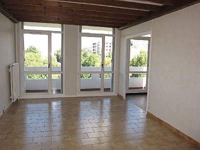APPARTEMENT T3 A LOUER - ST ETIENNE FAURIEL - 67 m2 - 680 € charges comprises par mois