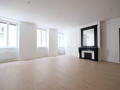 APPARTEMENT T3 A LOUER - ST ETIENNE hyper centre - 97.57 m2 - 820�&euro; charges comprises par mois