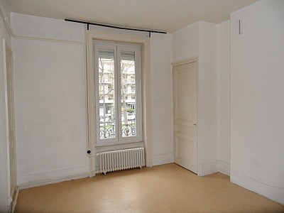 APPARTEMENT T2 A LOUER - ST ETIENNE FAURIEL - 43.49 m2 - 410 &euro; charges comprises par mois