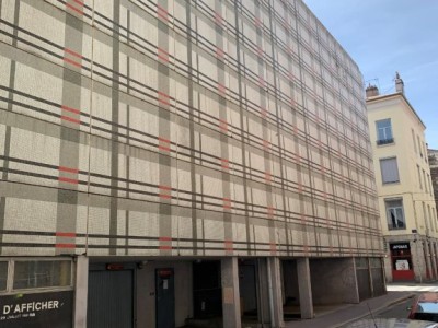 GARAGE A LOUER - ST ETIENNE CENTRE VILLE - 70 € charges comprises par mois