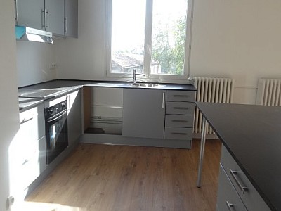 APPARTEMENT T3 A LOUER - ST ETIENNE LE SOLEIL - 69 m2 - 570 &euro; charges comprises par mois