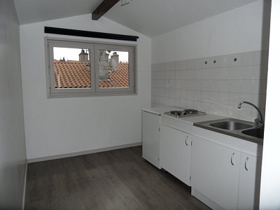 APPARTEMENT T1 A LOUER - ST ETIENNE BADOUILLRE - 23 m2 - 280 € charges comprises par mois