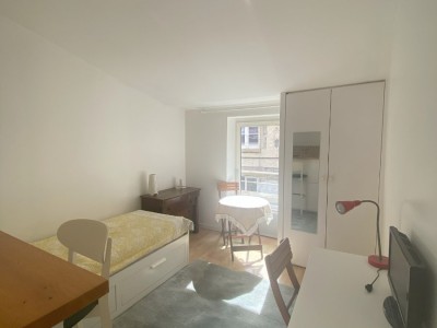 STUDIO A LOUER - ST ETIENNE CENTRE VILLE - 18.2 m2 - 370 € charges comprises par mois