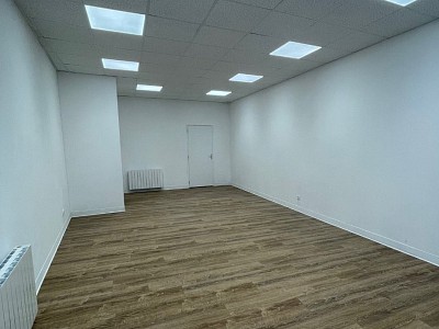 LOCAL COMMERCIAL A LOUER - ST ETIENNE CENTRE VILLE - 50 m2 - 700 € HC par mois