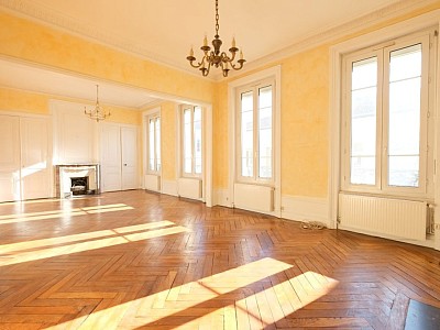 APPARTEMENT T6 A VENDRE - ST ETIENNE CENTRE VILLE - 170 m2 - 189�000�&euro;