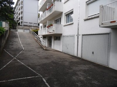 GARAGE A LOUER - ST ETIENNE FAURIEL - 54 € charges comprises par mois