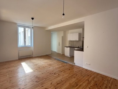 CENTRE-VILLE A LOUER - ST ETIENNE CENTRE VILLE - 74.19 m2 - 715€ charges comprises par mois