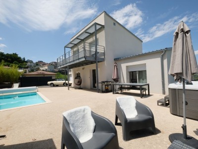 MAISON A VENDRE - ST GENEST LERPT - 105 m2 - 339000 €
