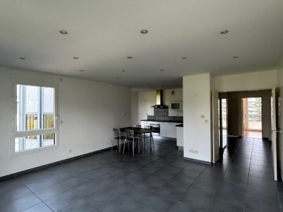 APPARTEMENT T3 A LOUER - ST ETIENNE FAURIEL - 75.76 m2 - 680 € charges comprises par mois