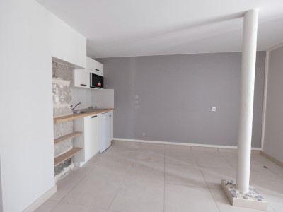 STUDIO A LOUER - ST ETIENNE CENTRE VILLE - 25.23 m2 - 295€ charges comprises par mois