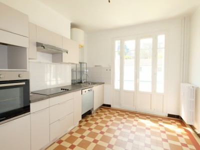 APPARTEMENT T6 A VENDRE - ST ETIENNE FAURIEL - 129.48 m2 - 160000€