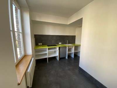 APPARTEMENT T3 A LOUER - ST ETIENNE FACULTE / CENTRE DEUX - 77 m2 - 500�&euro; charges comprises par mois