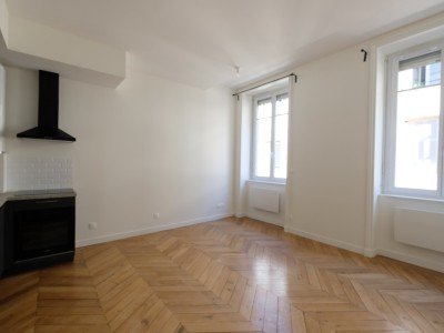 APPARTEMENT T2 A LOUER - ST ETIENNE CENTRE VILLE - 47.27 m2 - 475 &euro; charges comprises par mois