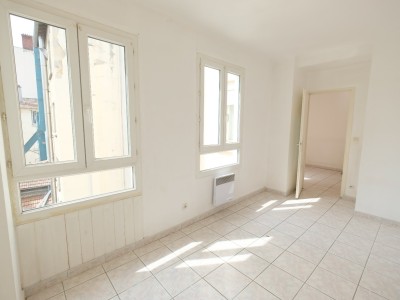 APPARTEMENT T3 A LOUER - ST ETIENNE CARNOT - 40 m2 - 400 &euro; charges comprises par mois