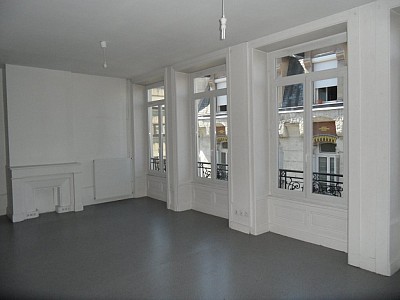 APPARTEMENT T2 A LOUER - ST ETIENNE CENTRE VILLE - 56.32 m2 - 495€ charges comprises par mois