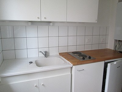 STUDIO A LOUER - ST ETIENNE FAURIEL - 30 m2 - 375�&euro; charges comprises par mois