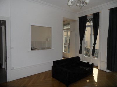 APPARTEMENT T3 A LOUER - ST ETIENNE CENTRE VILLE - 72 m2 - 650 &euro; charges comprises par mois