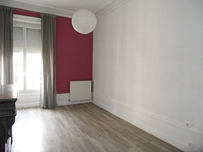 APPARTEMENT T3 A LOUER - ST ETIENNE CENTRE VILLE - 53 m2 - 510 € charges comprises par mois