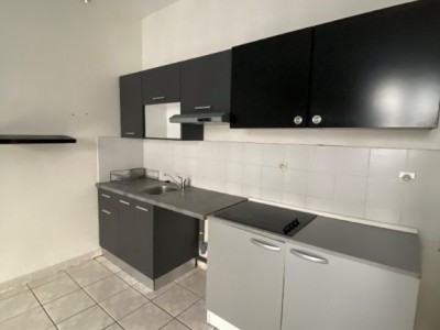 APPARTEMENT T2 A LOUER - ST ETIENNE PREFECTURE - 43.55 m2 - 420 € charges comprises par mois