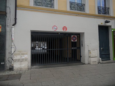 PARKING EXTERIEUR A LOUER - ST ETIENNE CENTRE VILLE - 55 &euro; charges comprises par mois