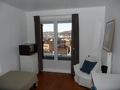 STUDIO A LOUER - ST ETIENNE LYCEE FAURIEL - 12.7 m2 - 330 € charges comprises par mois