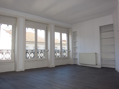 APPARTEMENT T3 A LOUER - ST ETIENNE CENTRE VILLE - 76.59 m2 - 600 &euro; charges comprises par mois