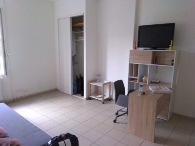 APPARTEMENT T1 A LOUER - ST ETIENNE FAURIEL - 41.72 m2 - 360 € charges comprises par mois