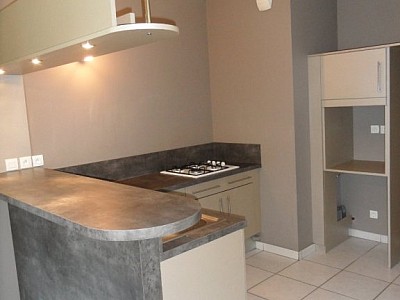APPARTEMENT T4 A LOUER - ST ETIENNE BERGSON - 88 m2 - 865 € charges comprises par mois