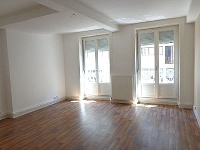 APPARTEMENT T3 A LOUER - ST ETIENNE CENTRE VILLE - 82.72 m2 - 545�&euro; charges comprises par mois