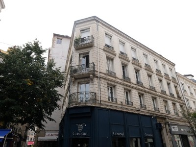 BUREAU A LOUER - ST ETIENNE CENTRE VILLE - 88 m2 - 900 € HC par mois