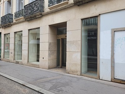 LOCAL COMMERCIAL A LOUER - ST ETIENNE BADOUILLRE - 186 m2 - 900 € HC par mois