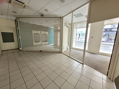 LOCAL COMMERCIAL A LOUER - ST ETIENNE BADOUILLRE - 186 m2 - 900 € HC par mois