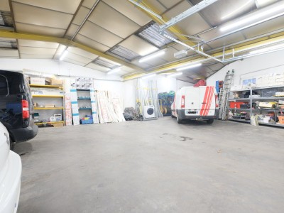 ENTREPOT A VENDRE - LA RICAMARIE - 248 m2 - RÉALISÉ