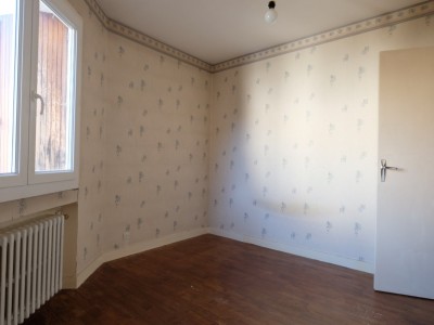 IMMEUBLE DE RAPPORT A VENDRE - ST ETIENNE FOURNEYRON - 174.56 m2 - 235�000�&euro;