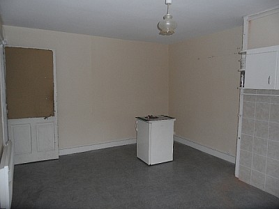 LOCAL COMMERCIAL A LOUER - ST ETIENNE CENTRE VILLE - 50 m2 - 160€ HC et HT par mois