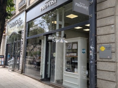 LOCAL COMMERCIAL A LOUER - ST ETIENNE CENTRE VILLE - 100 m2 - 3100€ HC et HT par mois