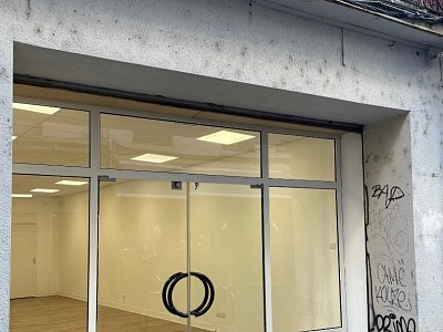 LOCAL COMMERCIAL A LOUER - ST ETIENNE CENTRE VILLE - 50 m2 - 700 € HC par mois