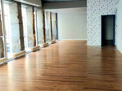 LOCAL COMMERCIAL A LOUER - ST ETIENNE CENTRE VILLE - 87 m2 - 700 € HC par mois