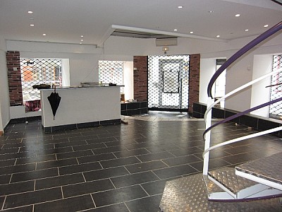 LOCAL COMMERCIAL A LOUER - ST ETIENNE CENTRE VILLE - 310.82 m2 - 900€ HC et HT par mois